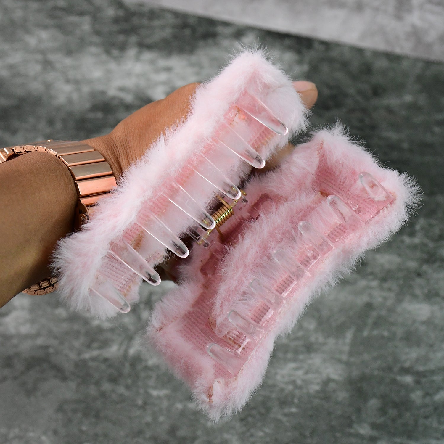 Big-size Soft Faux Fur Hair Claw Clips (12 Pc) Big-size Soft Faux Fur Hair Claw Clips (12 Pc)